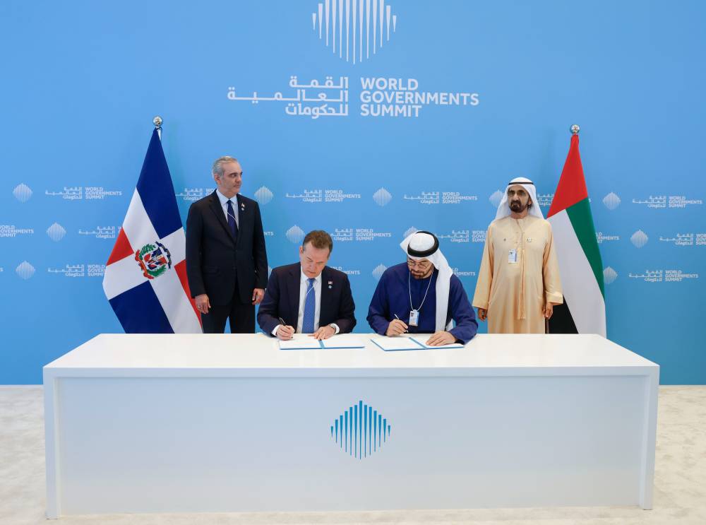 محمد بن راشد ولويس أبي نادر يشهدان إعلان تنظيم «حوار قمة الحكومات» بأمريكا اللاتينية والكاريبي في الدومينيكان