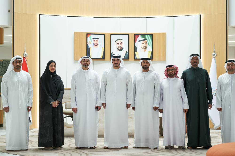 محمد بن سلطان مع أعضاء الاتحاد