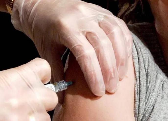 دراسة: لقاح فيروس الورم الحليمي يقلل الحاجة إلى عدد الفحوص