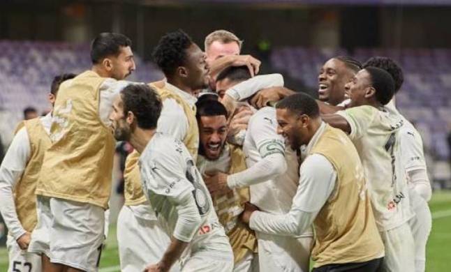 يونايتد يعزز صدارته لدوري الأولى .. وبالوتيلي يسجل