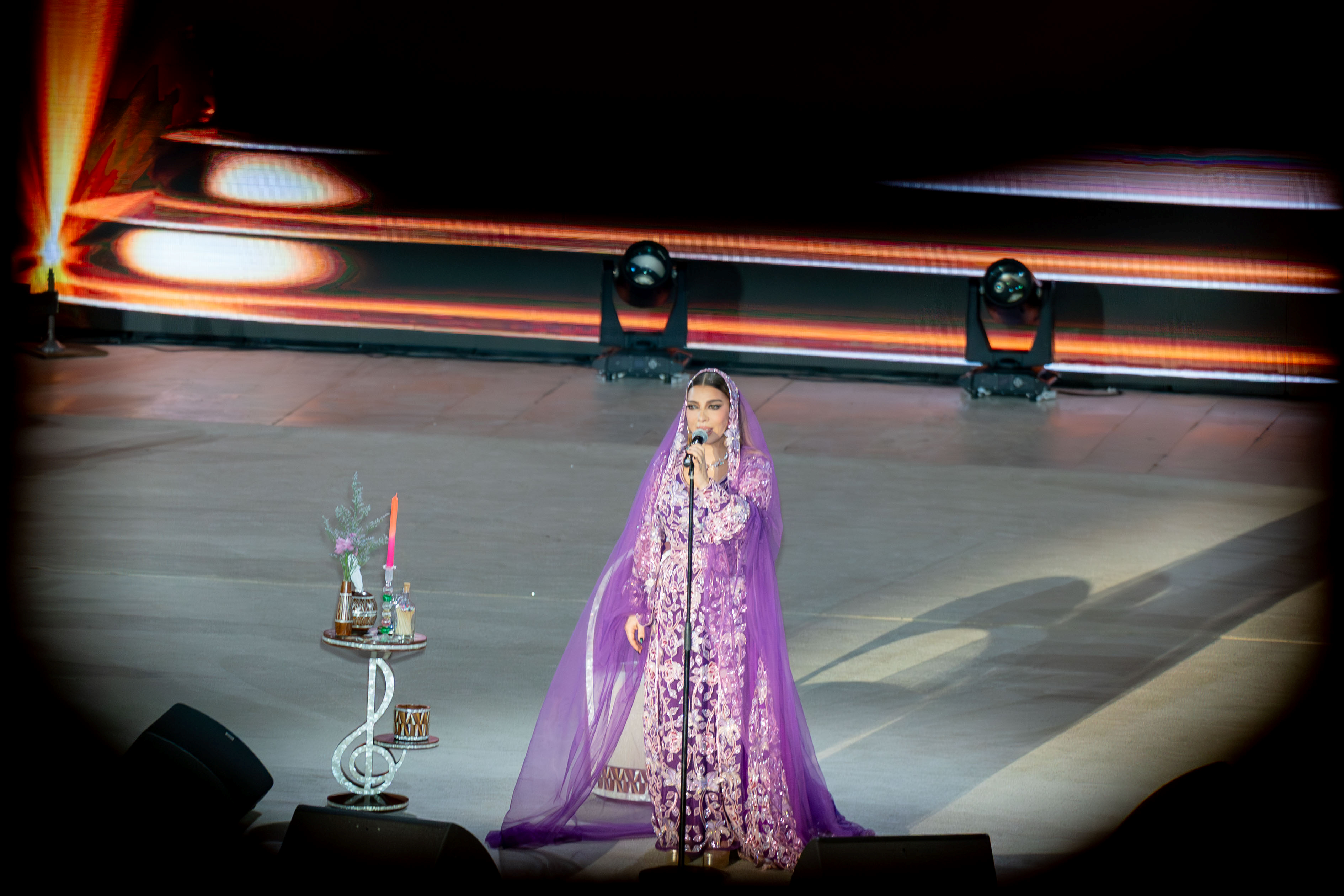 أصالة تطرب جمهور «هلا خورفكان» بباقة من أشهر أغنياتها