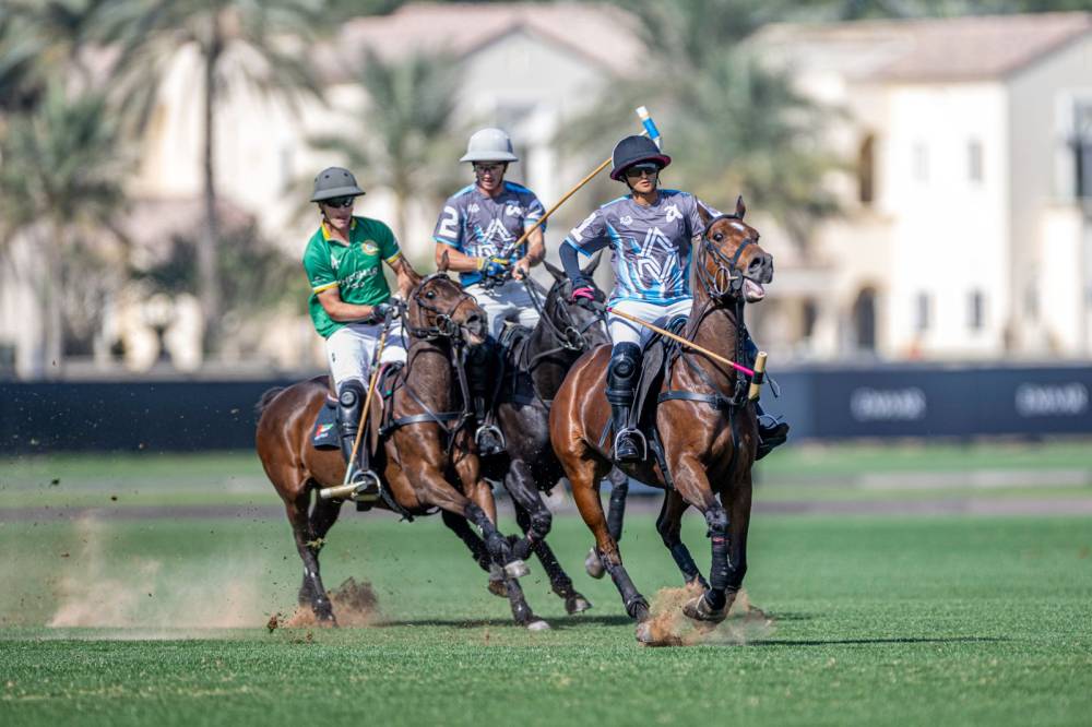 علياء آل مكتوم تقود فريقها للصدارة