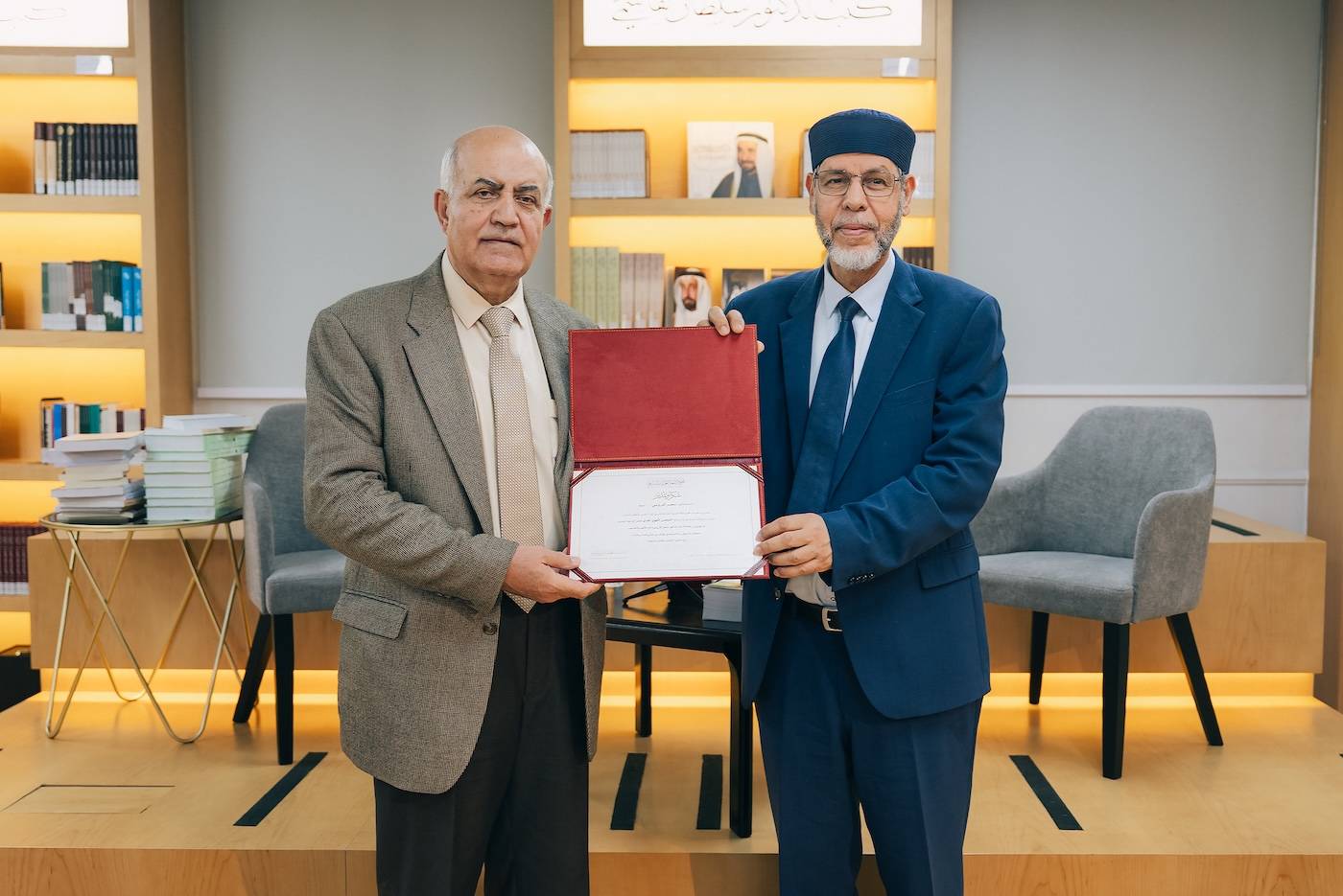 د.أمحمد صافي المستغانمي يكرم سمير الدروبي