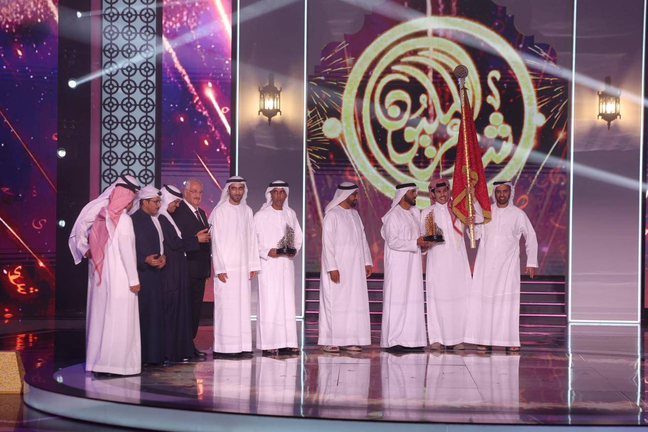 محمد بن سعود ونهيان بن زايد يتوّجان في أبوظبي الشاعر حسام بن فياح ببيرق «شاعر المليون»