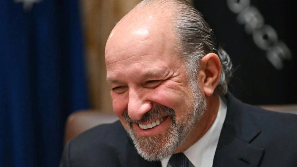 وسط دعوات لإقالته.. وزير التجارة الأمريكي ينفي وجود أي علاقة مع إبستين