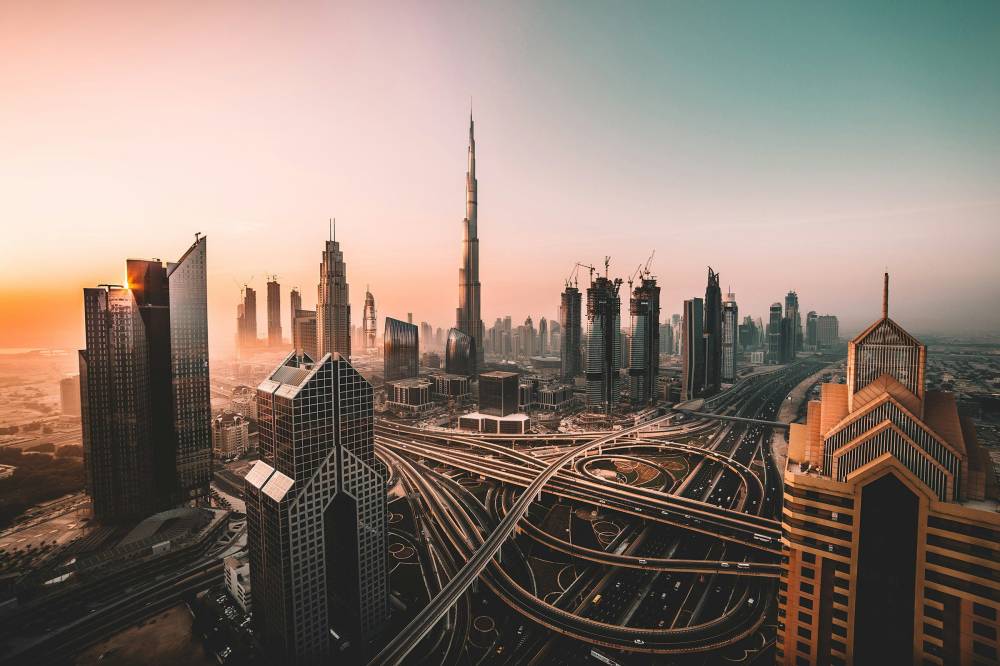 الشركات العالمية تعيد توجيه استثماراتها نحو الإمارات