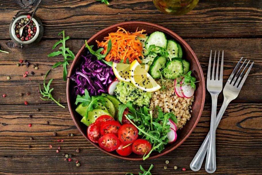 النظام الغذائي النباتي.. فوائد متعددة ومخاطر محتملة