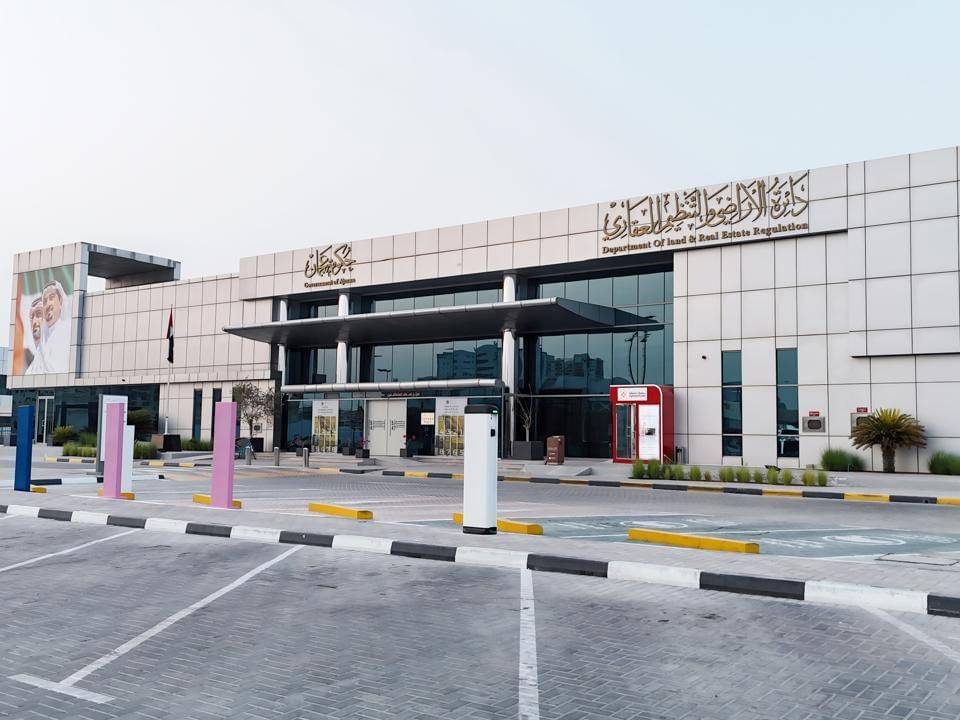 «أراضي عجمان» تفوز بجائزة أفضل باقة حكومية متكاملة