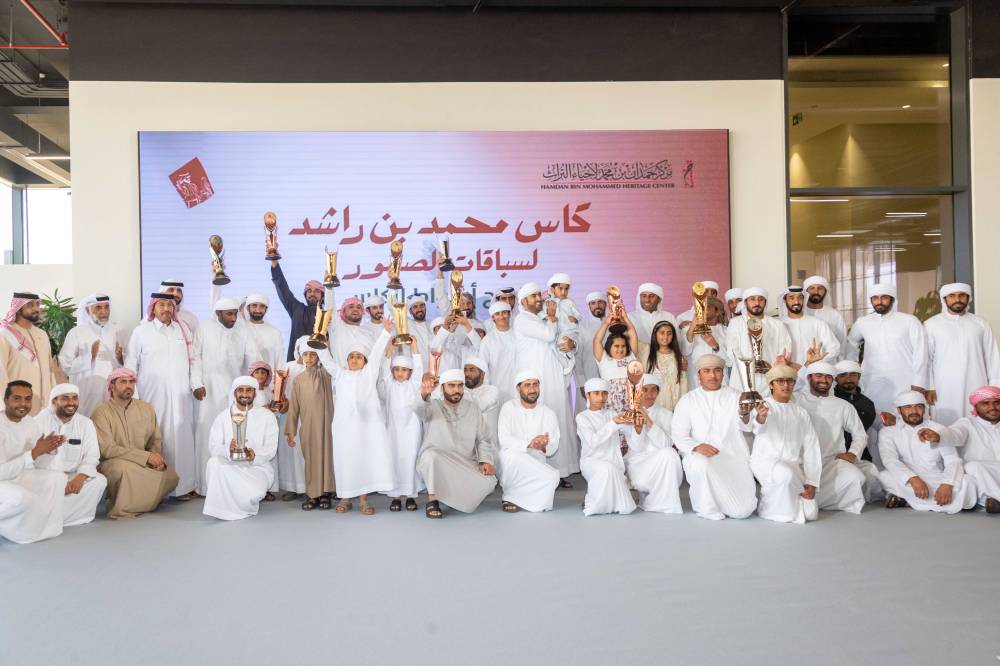 الفائزون بعد تتويجهم