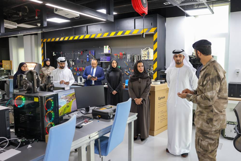 وفد من هيئة دبي الرقمية يطلع على «إدارة الجودة» بشرطة أبوظبي