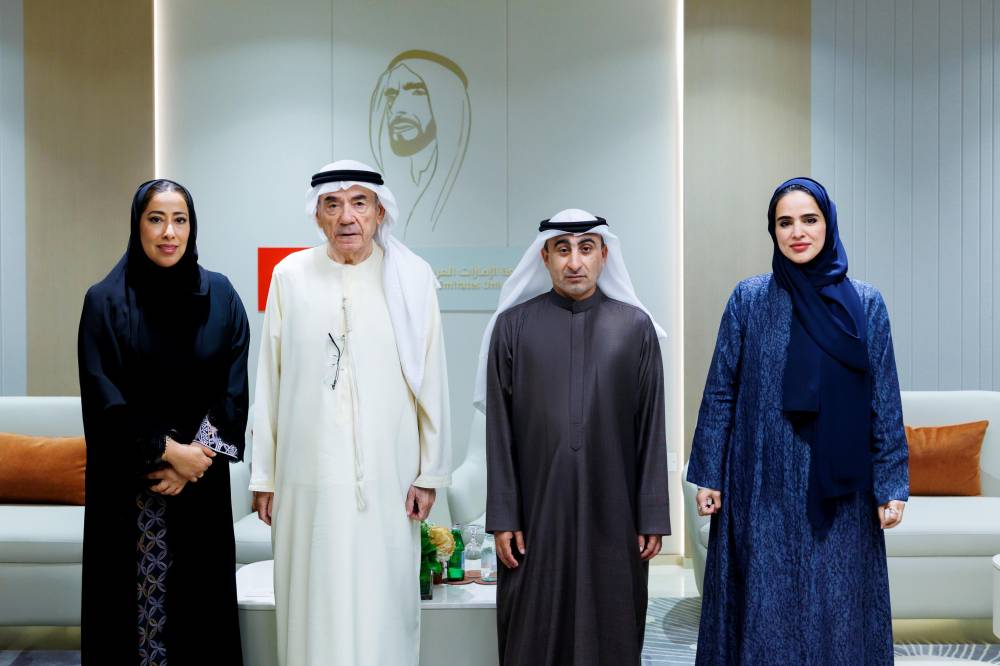 زكي نسيبة ود. عيسى البستكي ومنى المري ومريم الملا