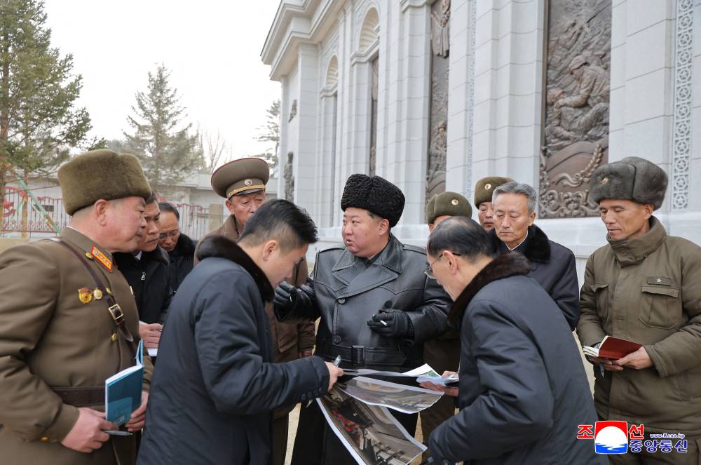 كيم جونغ أون يشيد بشجاعة جنوده الذين يقاتلون من أجل روسيا