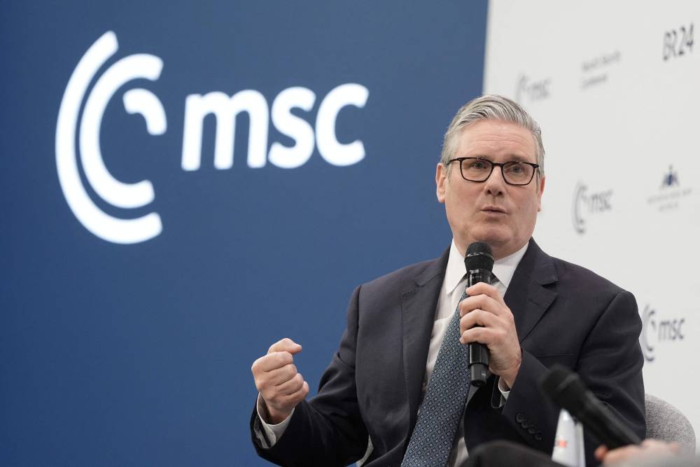 بحاملة طائرات.. بريطانيا تستعرض قوتها في القطب الشمالي