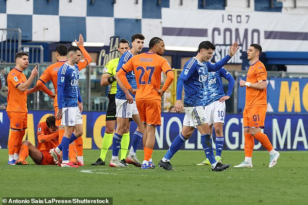 موراتا يطرد بعد بطاقتين 