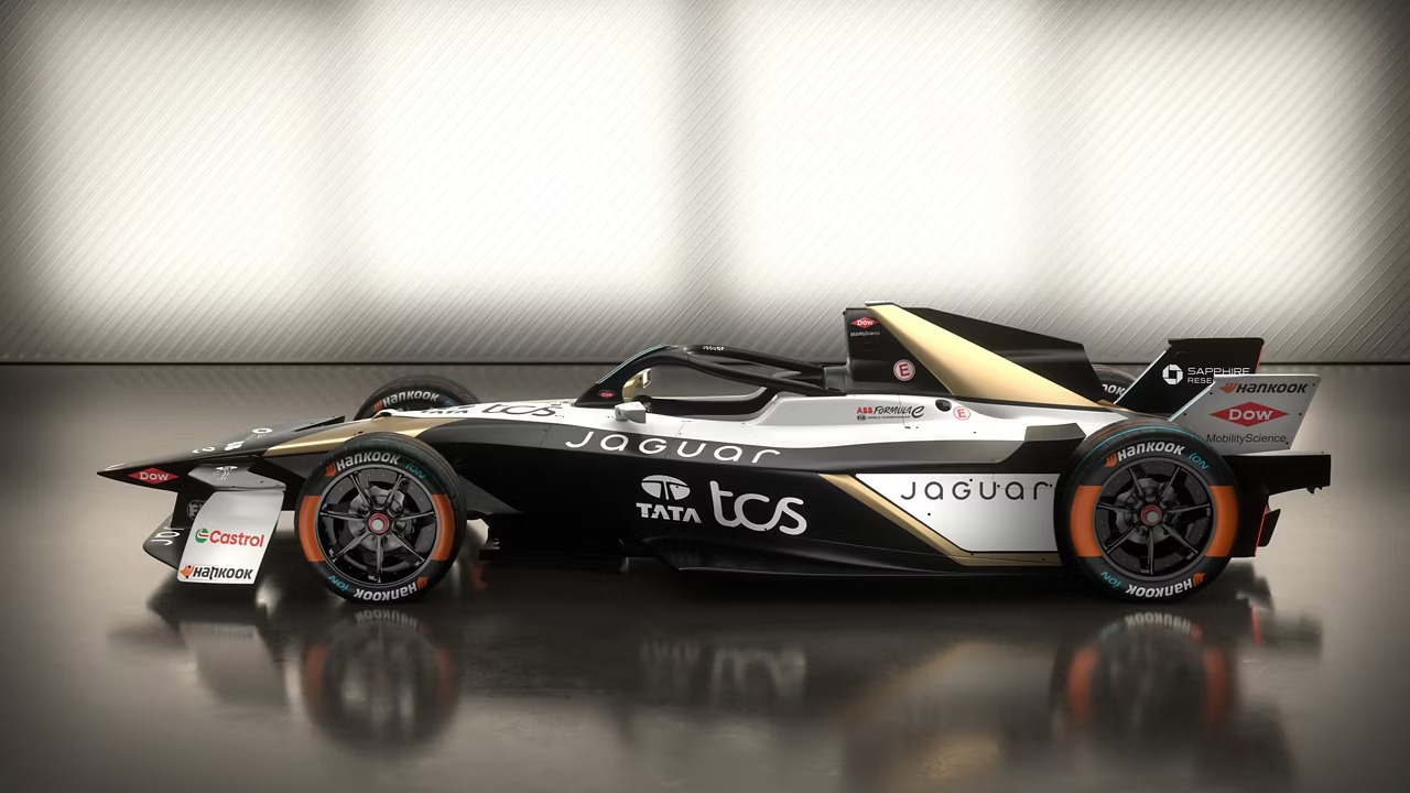 فريق جاكوار تألق في سباق جدة