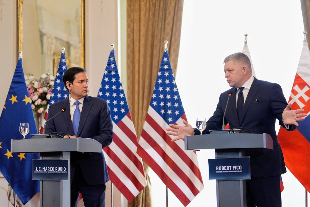 سلوفاكيا تتهم أوكرانيا بـ«الابتزاز» إثر توقف «خط دروجبا»