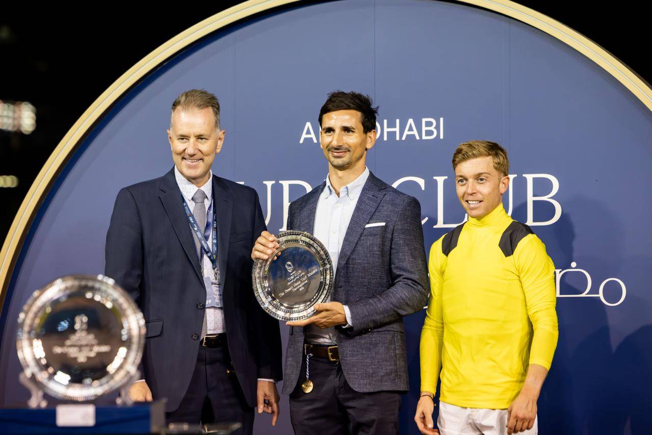 خلال تتويج الفائزين