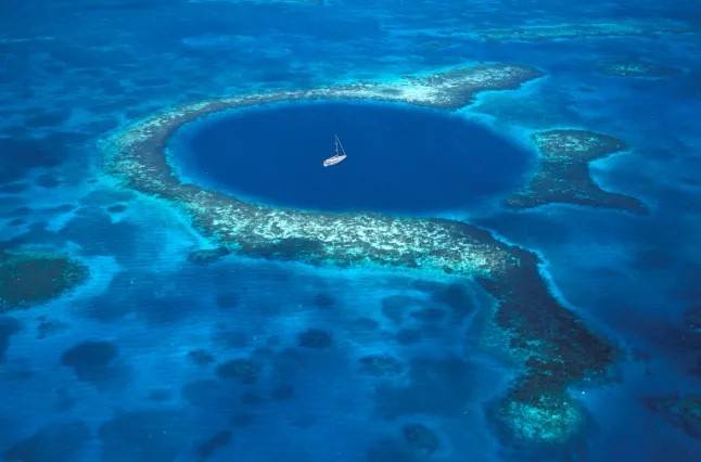 الثقب الأزرق 