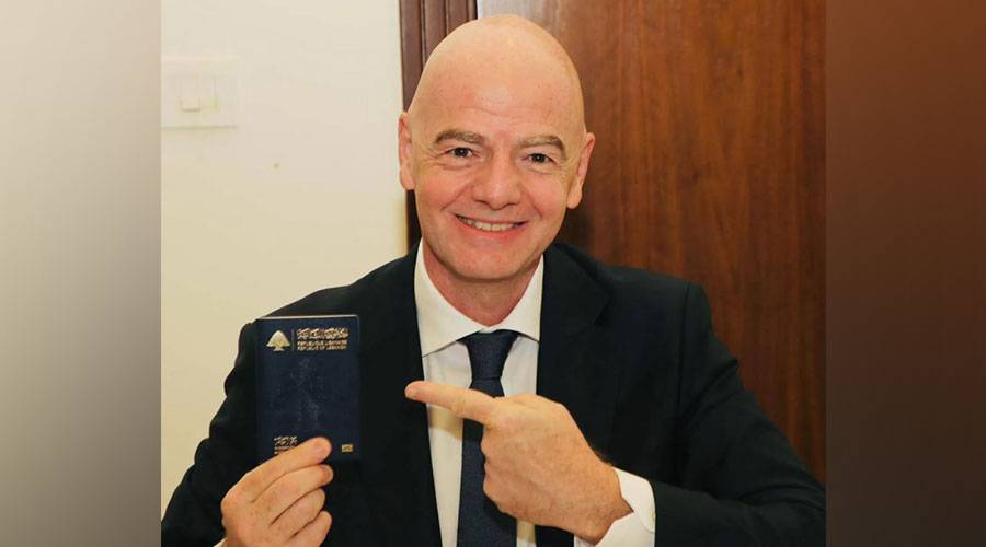 إنفانتينو يحصل رسمياً على الجنسية اللبنانية.. ويتسلم جواز سفره