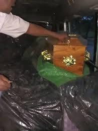 النعش الوهمي وبداخله الفحم