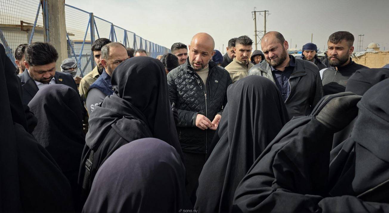 سوريا تبدأ إخلاء مخيم الهول من أسر عناصر «داعش» الإرهابي