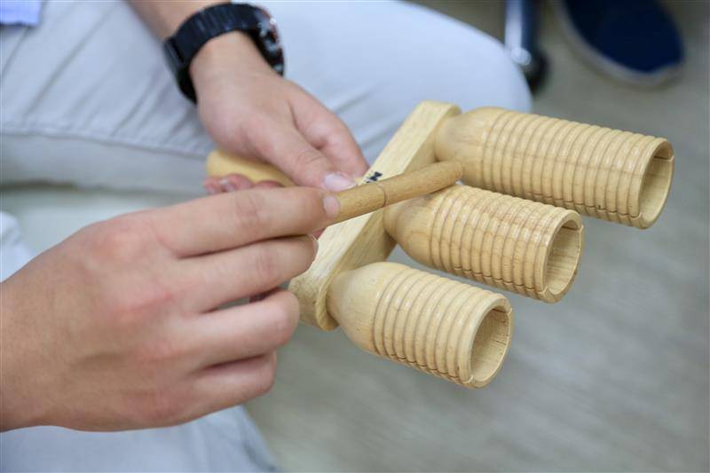 مدينة الشارقة للخدمات الإنسانية.. رائدة في برنامج العلاج بالموسيقى