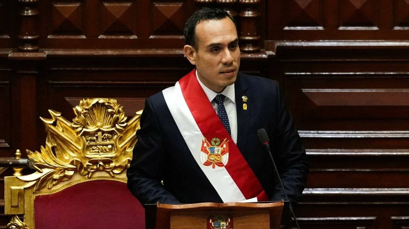 البرلمان البيروفي يعزل الرئيس خوسيه جيري بعد 4 أشهر من تعيينه