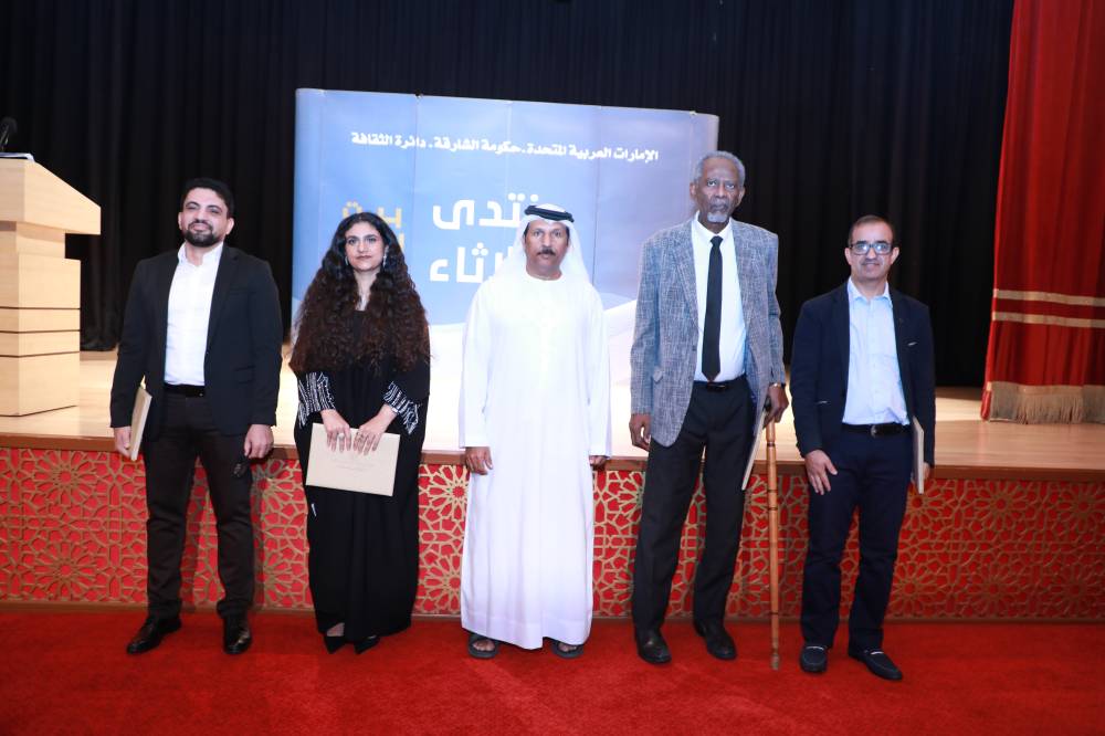 محمد البريكي مع المشاركين في الأمسية