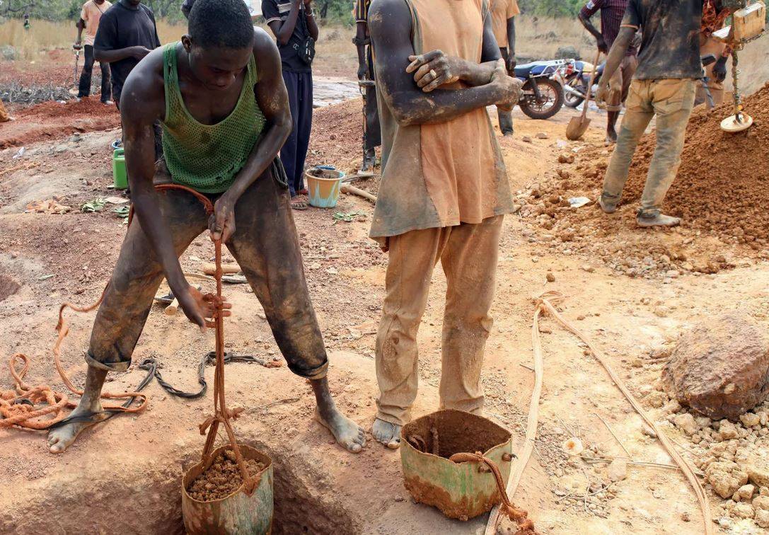 مقتل 38 عاملاً بانفجار منجم في وسط نيجيريا