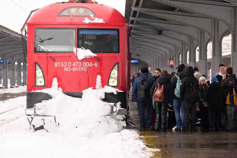 عاصفة ثلجية تقطع الكهرباء عن 200 ألف منزل في رومانيا