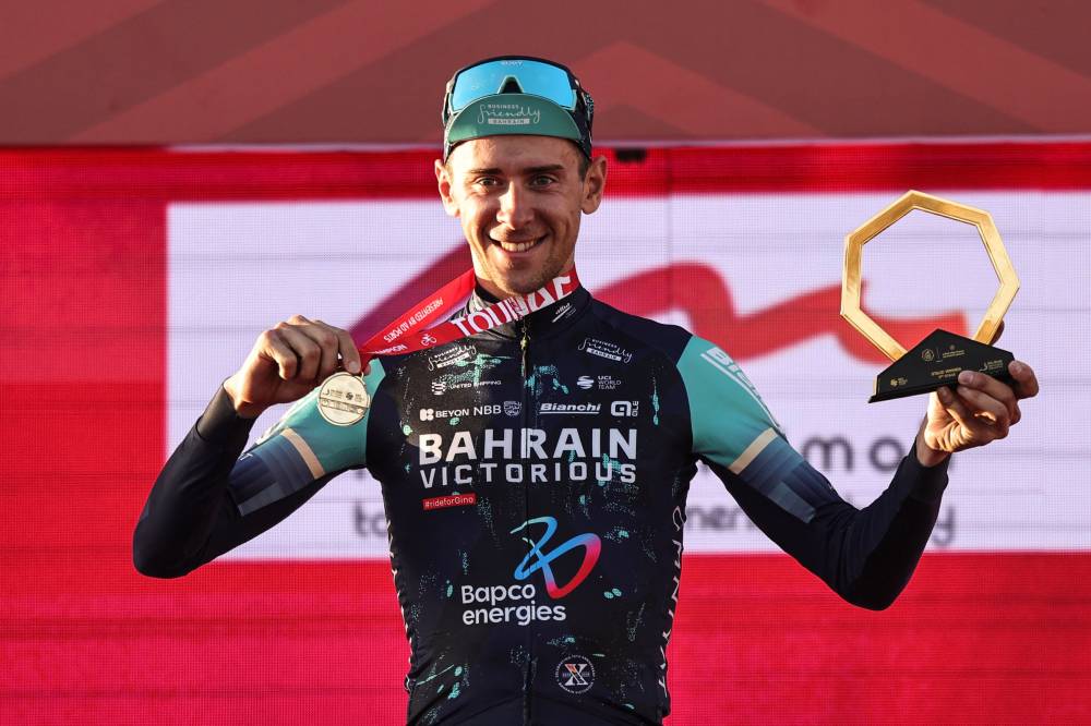 تيبيري على المنصة