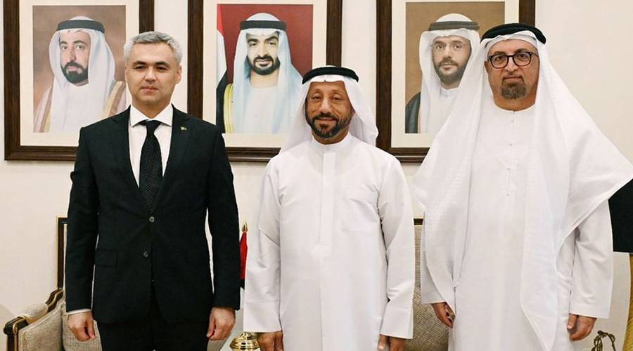 عبدالله العويس مستقبلاً بيرام بيراموف