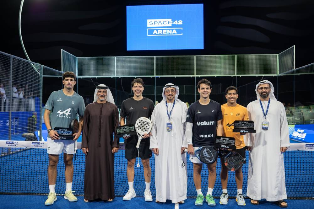 خلال تتويج الفائزين في المباراة الاستعراضية