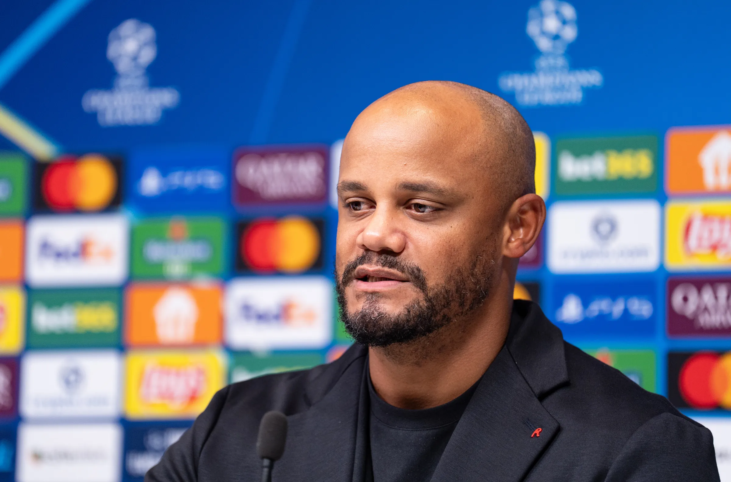 كومباني يرى أن تصريحات مورينيو في حادثة فينيسيوس العنصرية كانت «خطأ فادحاً»