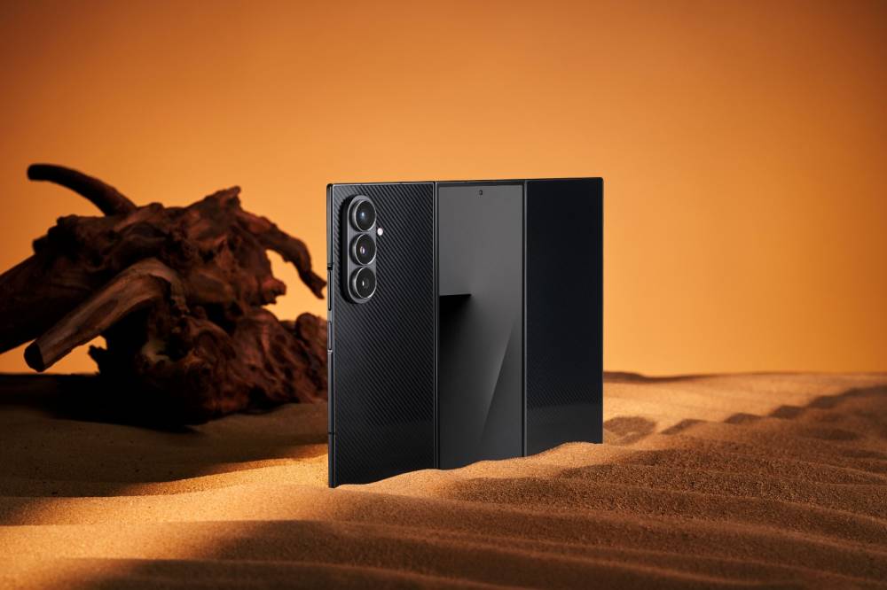 هاتف ثلاثي الطي