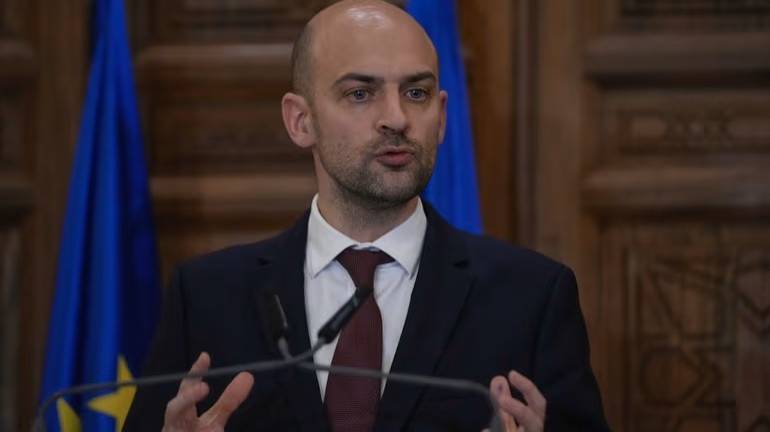 فرنسا تستدعي السفير الأمريكي احتجاجاً على موقف واشنطن من مقتل ناشط في ليون