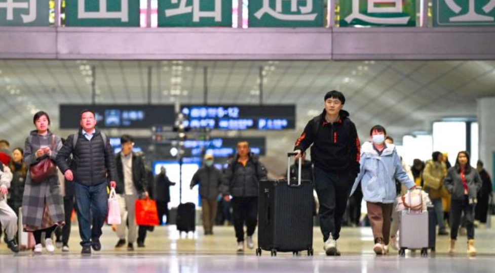 ذروة للسفر باستخدام القطارات في عيد الربيع الصيني