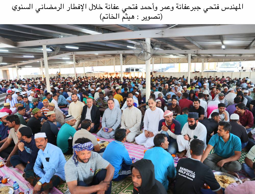 الافطار الجماعي في الخيمة الرمضانية التي ينظمها فتحي عفانة (تصوير: هيثم الخاتم)