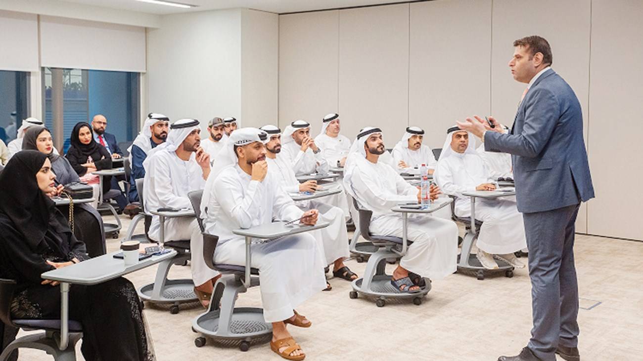 «محمد بن راشد للإدارة» تستعرض النموذج القيادي الإماراتي