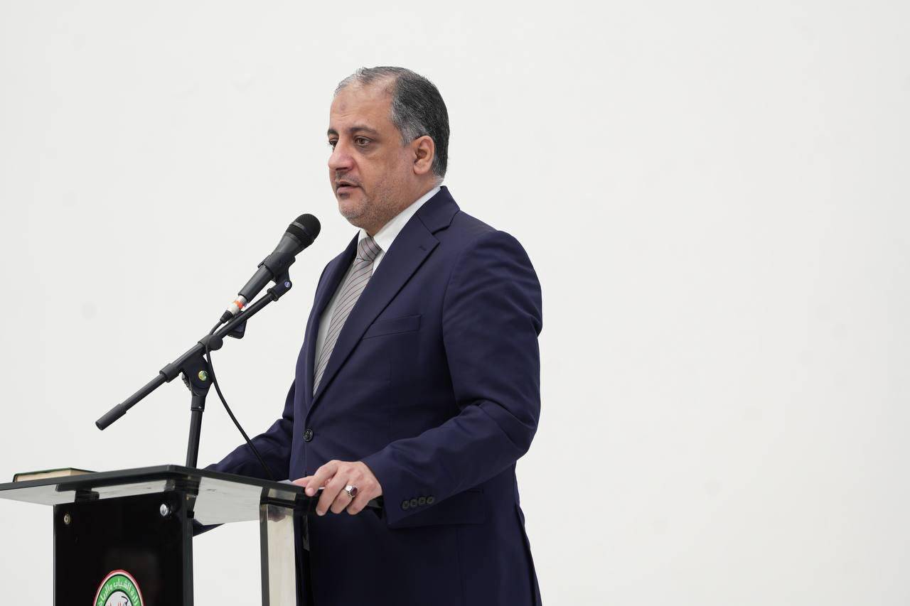  د. أحمد المبرقع، وزير الشباب والرياضة العراقي (الخليج)