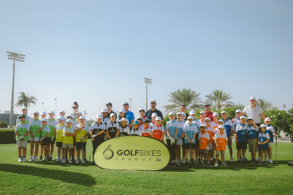 المشاركون مع المسؤولين في ختام البطولة