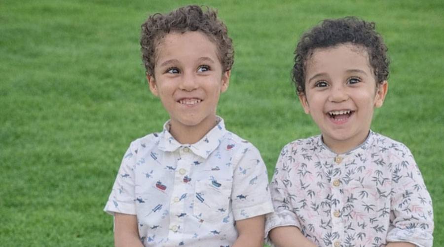 حسام ويوسف.. حياتهما معلقة بعلاج جيني وأسرتهما عاجزة