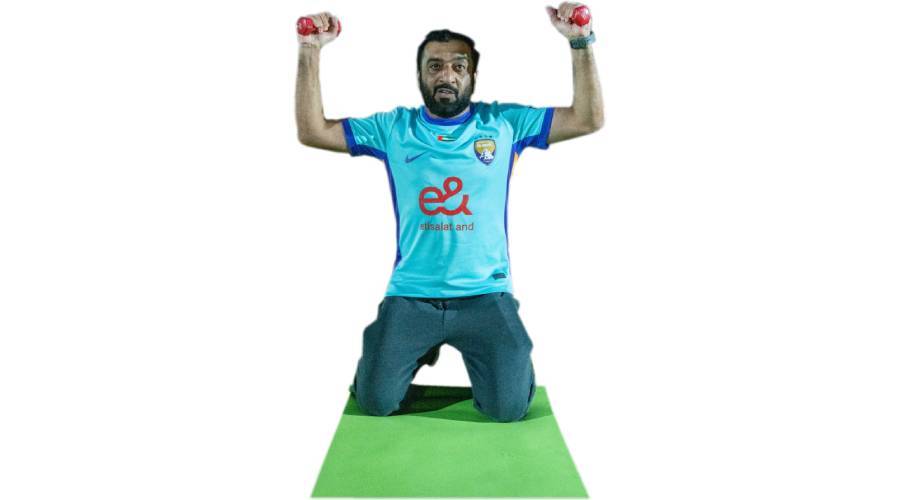 أحد المشاركين في تحدي اللياقة