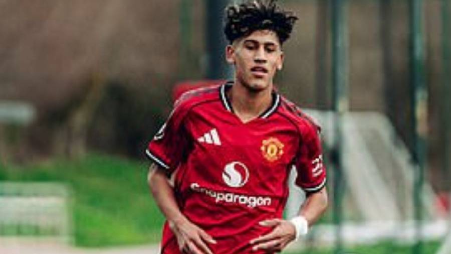 موهوب يونايتد جاي جاي يسجل تحت أنظار روني وابنه