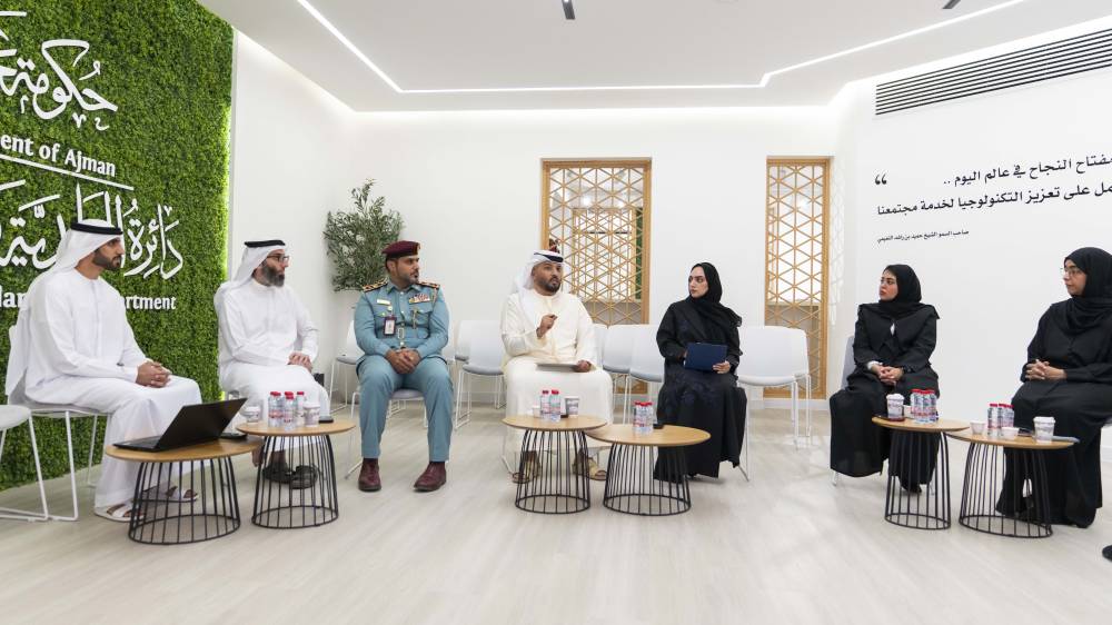 بلدية عجمان تناقش خطة تحسين الحركة المرورية في مجمع مدارس الحميدية