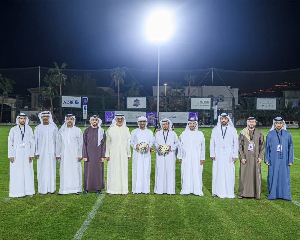  عارف العواني وسالم الكتبي وراشد عبدالله خلال حضور منافسات كرة القدم