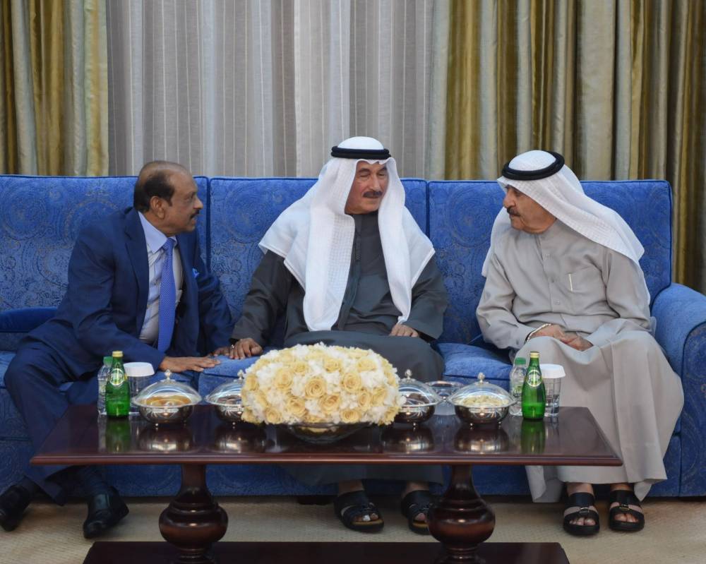 حاكم أم القيوين يستقبل وزير الطاقة والمهنئين بشهر رمضان