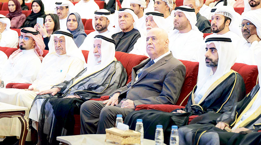  سلطان يتابع حفل الافتتاح بحضور سالم بن عبدالرحمن وأسعد فضة وجاسم النبهان 