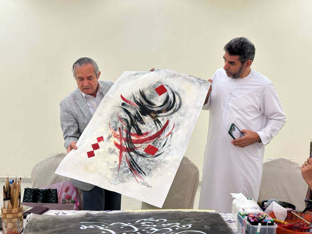 خليفة الشيمة خلال ورشة الخط