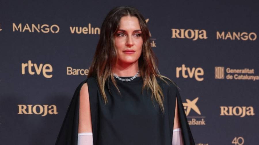 نجمة برشلونة تشبّه السينما بكرة القدم